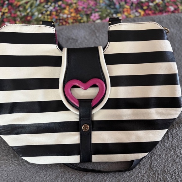 Betsey Johnson Loop Di Loo Tote Bag, Purse - Black/White Stripe Like New No Tag - Picture 4 of 8